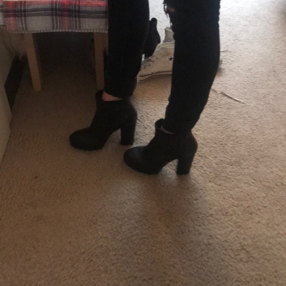 Black Steve Madden booties - Picture 1 of 3